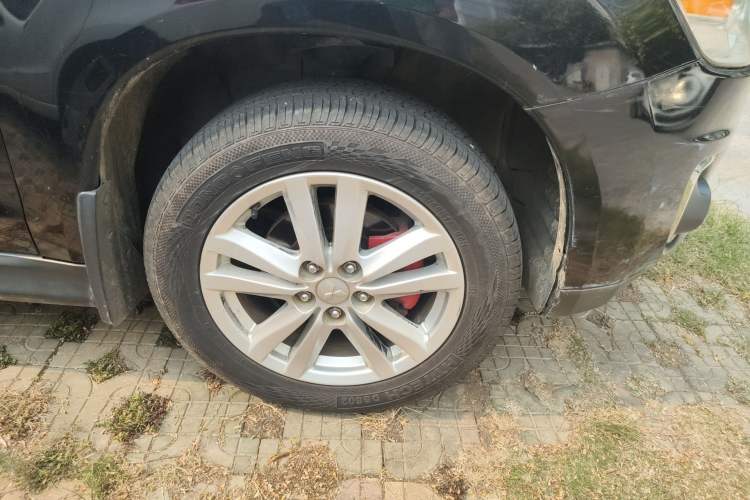 Used Mitsubishi ASX 2013 2.0L CVT Four-Wheel Drive Premium Edition Right Front Wheel Hub