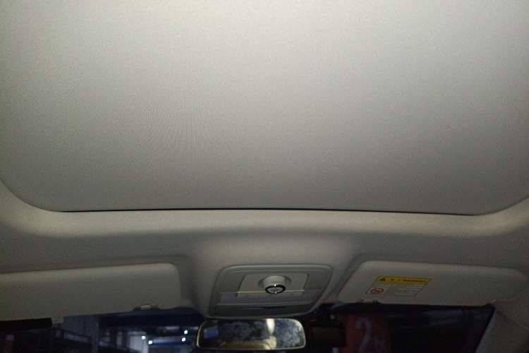 Used Roewe RX5 2018 20T Two-Wheel Drive Automatic Internet Smart Edition
