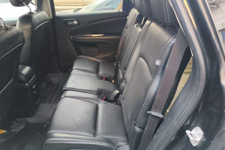 Used Dodge Journey 2013 2.4L Two-Wheel Drive Luxury Version