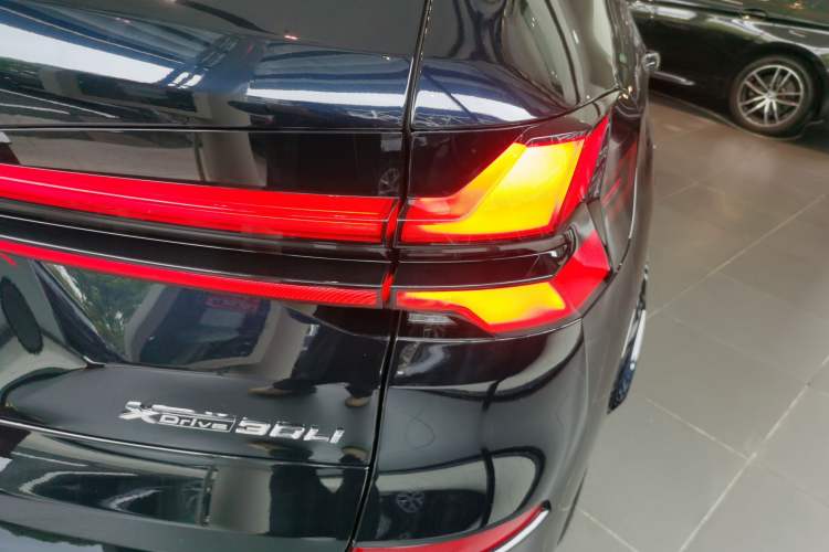 Used BMW X5 2023 xDrive 30Li Luxury M Sport Package Exterior 3