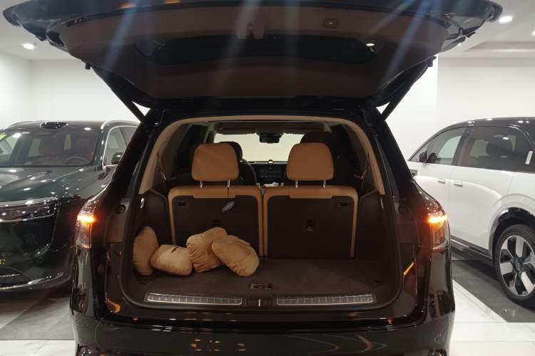 Used Hima AITO M8 2025 Extended-Range Max+ Version 53.4 kWh 6-Seater Edition Trunk