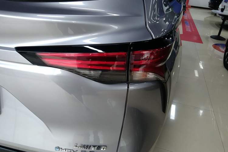 Used Toyota SIENNA 2024 2.5L Hybrid Four-Wheel Drive Prestige Edition