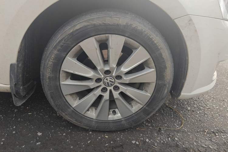 Used Volkswagen Lavida 2013 Restyled Classic 1.6L Manual Comfort Edition