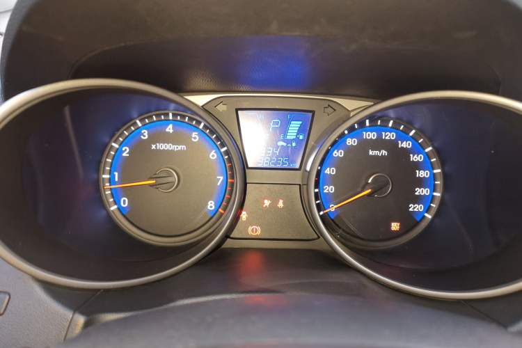 Used Hyundai ix35 2013 2.0L Automatic Two-Wheel Drive Smart GLS China IV Standard