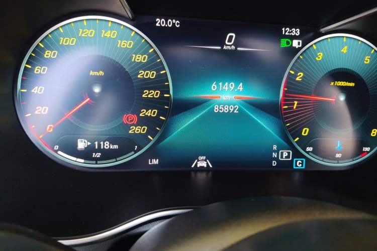 Used Mercedes-Benz GLC 2020 GLC 300 L 4MATIC Dynamic Edition Odometer Close Up