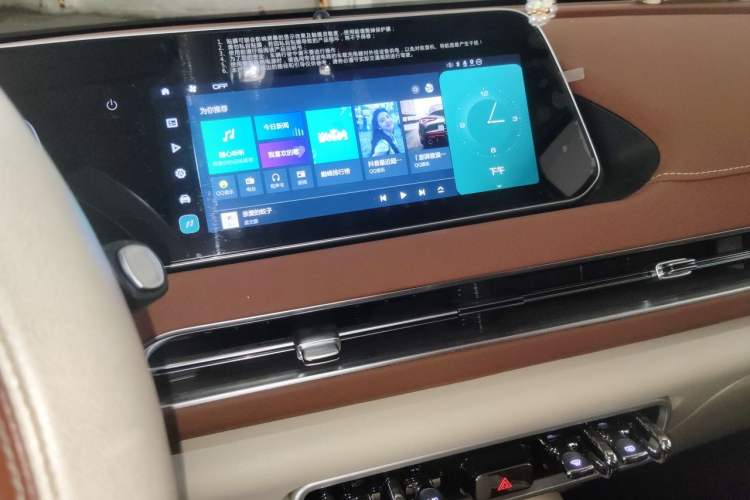 Used ORA Good Cat 2023 401 km Standard Range Luxury Version Lithium Iron Phosphate