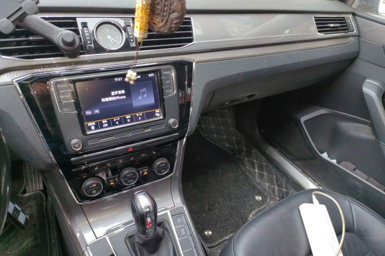 Used Volkswagen Passat 2016 330TSI DSG Luxury Edition Audio And AC Panel