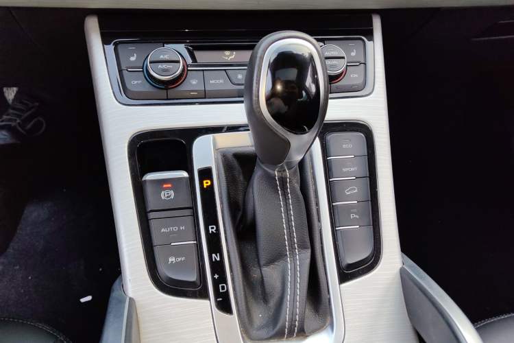 Used Geely Auto Emgrand X7 Sport 2018 1.8TD Automatic Two-Wheel Drive Smart Connect 4G Internet Edition
