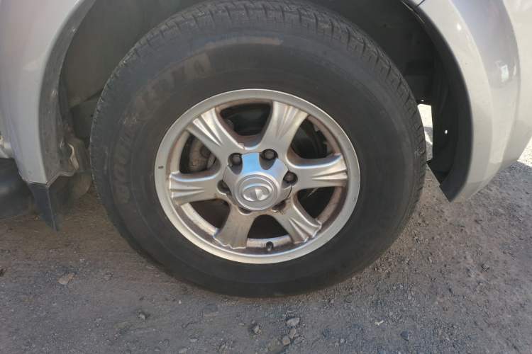 Used Great Wall Wingle 5 2017 2.4L European-spec Gasoline 2WD Elite Model with Big Double Cab – 4G69S4N
