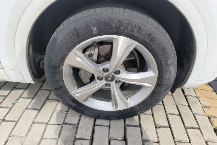 Used Audi Q5L 2018 40 TFSI Prestige Edition China VI Emission Standard Right Front Wheel Hub