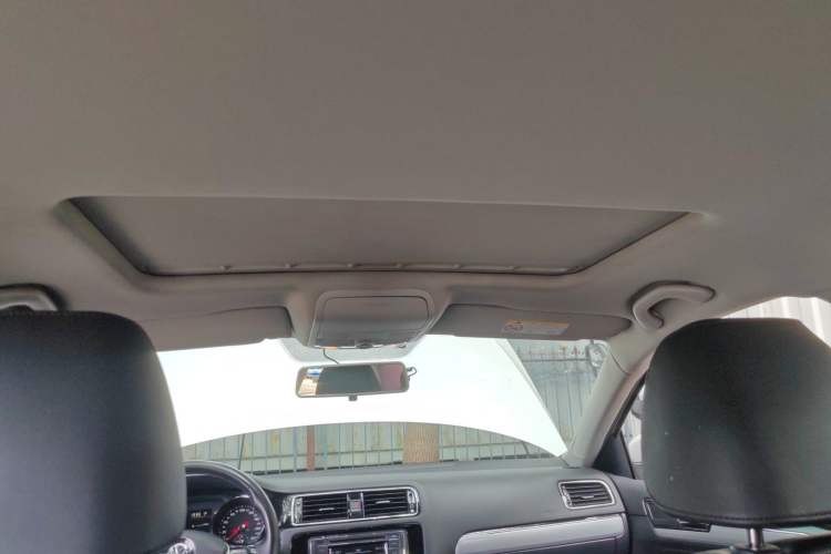 Used Volkswagen Sagitar 2015 230TSI Automatic Comfort Version Headliner