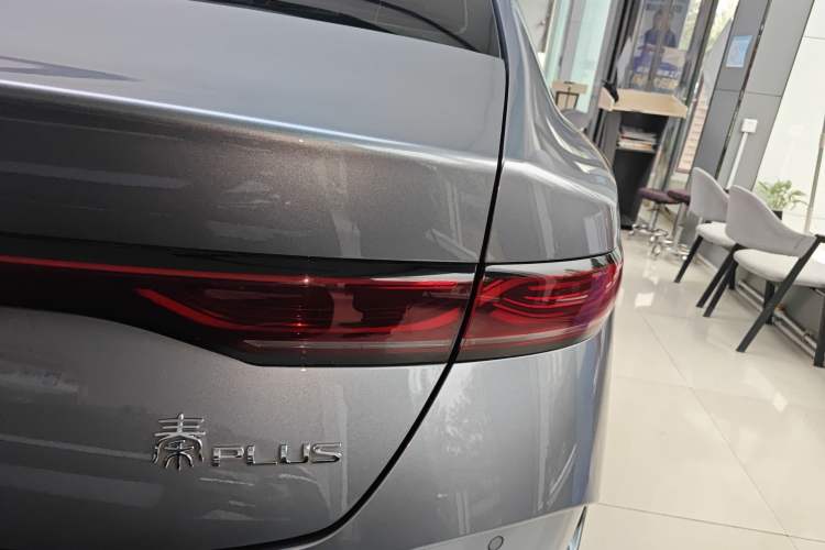 Used BYD Qin PLUS 2025 DM-i Smart Drive 55KM Leading Model Right Rear Taillight