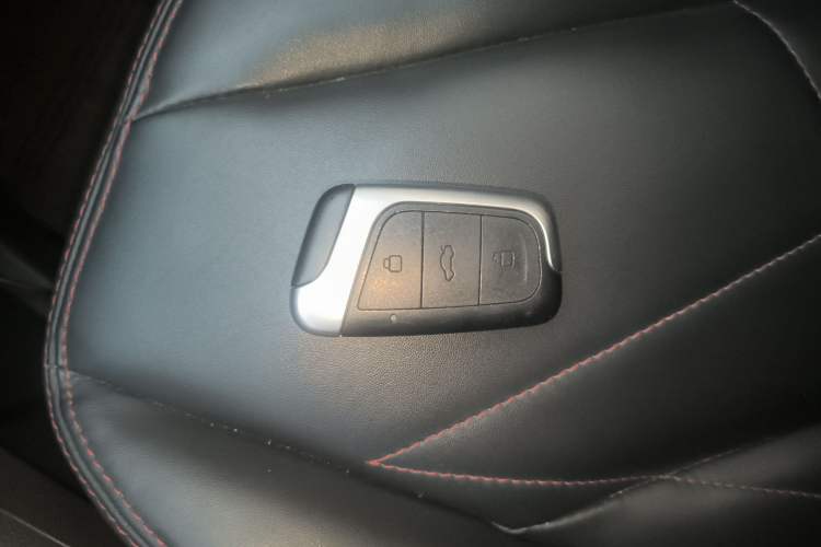 Used Chery QQ Little Ant 2022 Revised Version Sweet Pink Edition Half-Sugar Version Lithium Iron Phosphate 30.7 kWh 30 kW 301 km