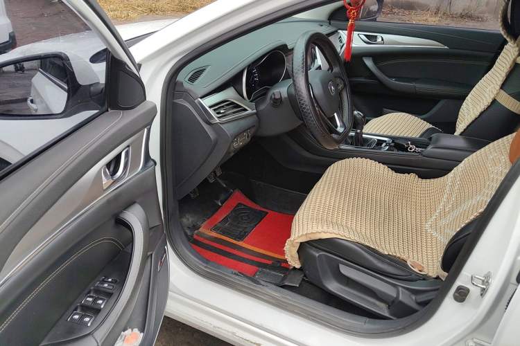 Used CHANGAN Eado 2018 High-Energy Edition 1.6L GDI Manual Pioneer Model China V Standard Driver Seat