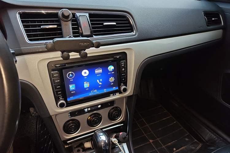 Used Volkswagen Gran Lavida 2013 1.4 TSI Automatic Luxury Model
