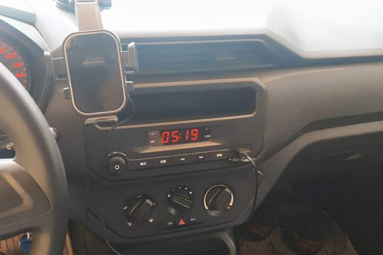 Used Wuling Hongguang 2019 1.5L S Basic Window-Sealed Vehicle China VI LAR Audio And AC Panel