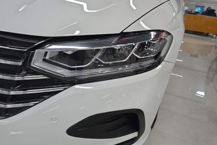 Used Volkswagen Lavida 2023 Revised 1.5L Automatic DeYi Edition Left Front Headlight