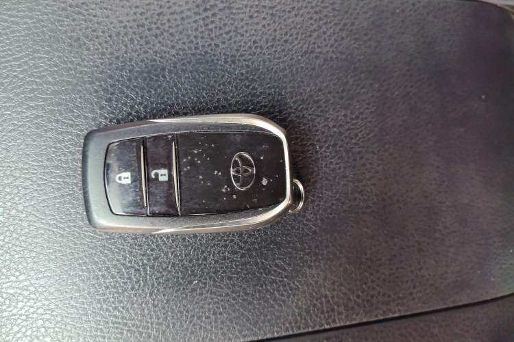 Used Toyota Highlander 2015 2.0T Four-Wheel Drive Luxury Edition 7-Seater Vehicle Key