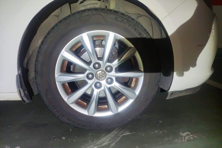 Used Buick GT 2013 GT 1.6L Manual Entry-Level Model Right Front Wheel Hub