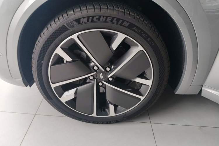 Used Li Auto L8 2025 Max Smart Refresh Edition Exterior 4