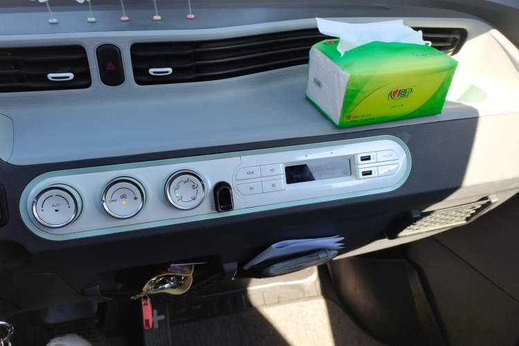 Used Wuling Hongguang MINIEV 2022 Macaron Premium Model – Lithium Iron Phosphate Audio And AC Panel