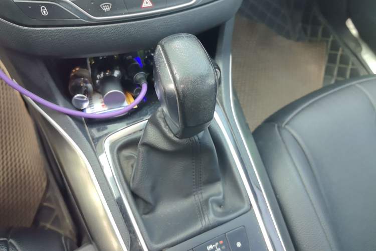 Used Peugeot 408 2015 1.2T Automatic Luxury Edition Gear Lever