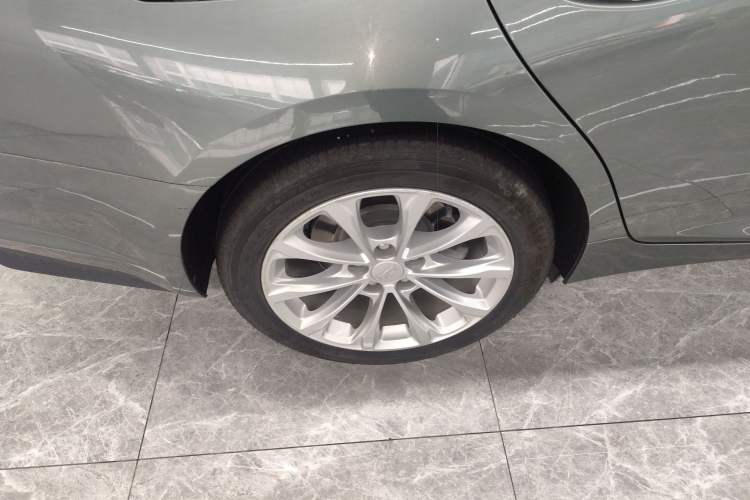 Used Cadillac CT5 2021 Revised 28T Luxury Version Right Rear Wheel Hub