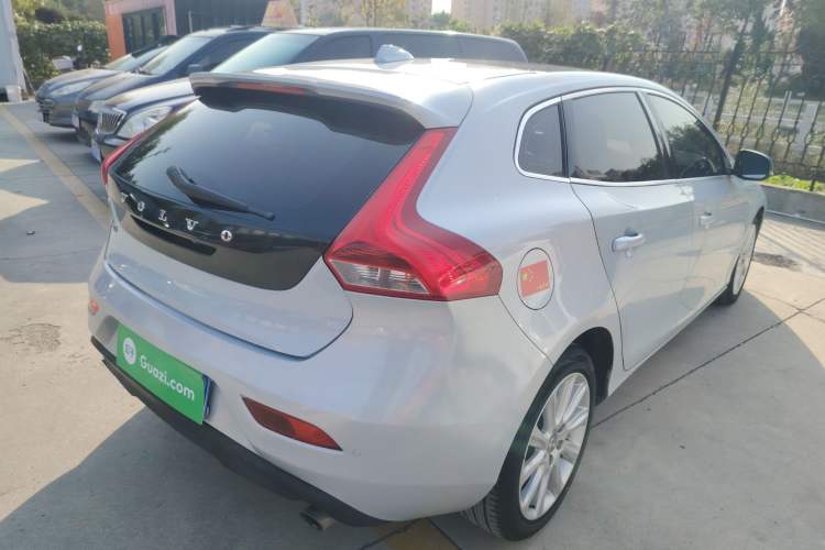 Used Volvo V40 2015 1.6T Zhiya Edition