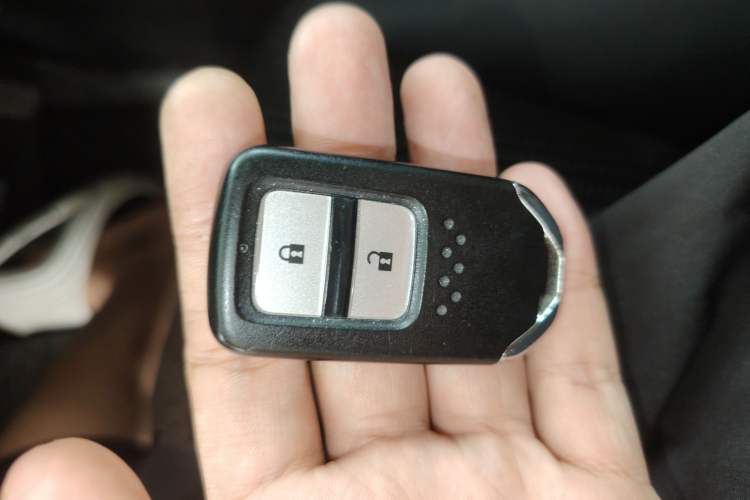 Used Honda Vezel 2016 1.8L CVT Front-Wheel Drive Pioneer Edition Interior 1