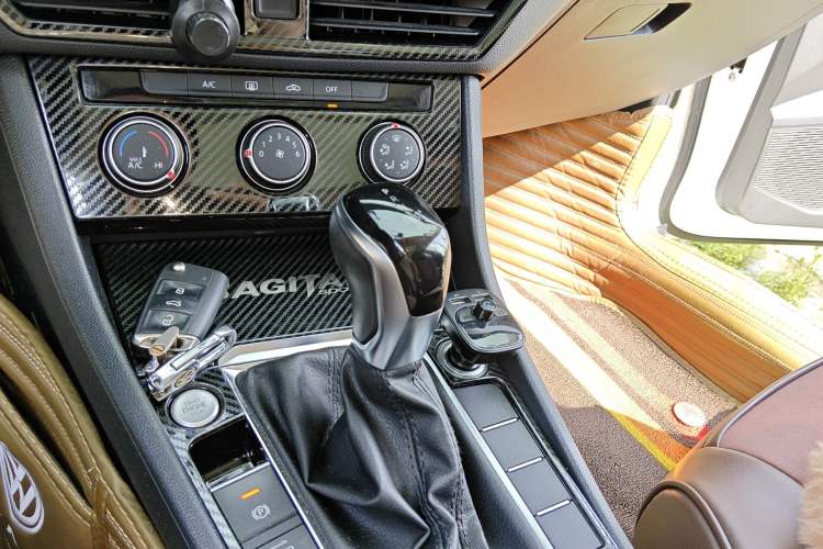 Used Volkswagen Sagitar 2019 200TSI DSG Comfort Version China VI Standard Gear Lever