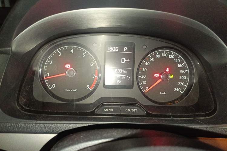 Used Volkswagen Gran Lavida 2013 1.6L Automatic Fashion Model