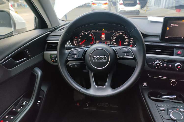 Used Audi A4L 2019 35 TFSI Ambition China VI
