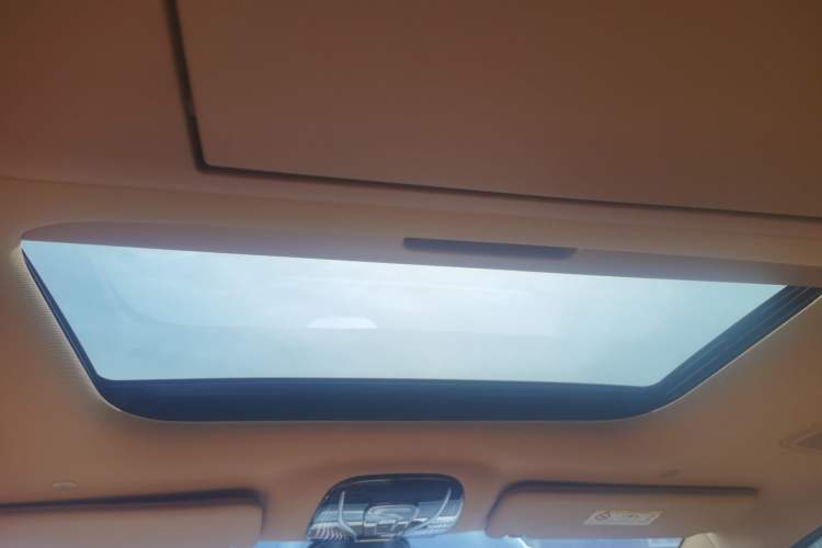 Used VOYAH Dream 2025 EV Four-Wheel Drive Prestige Kunpeng Edition Headliner