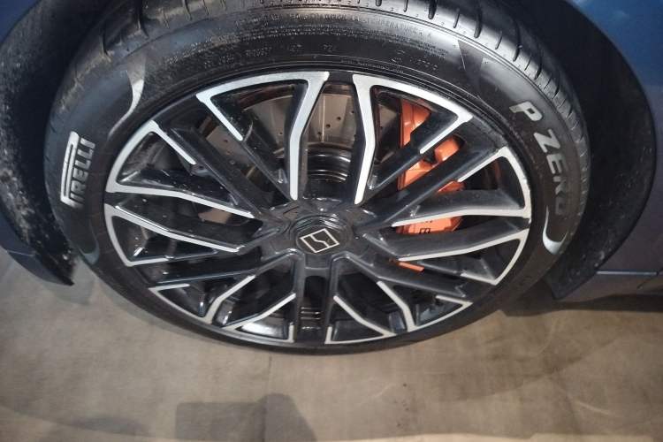 Used Zeekr 001 2023 YOU Edition 100 kWh Left Front Wheel Hub