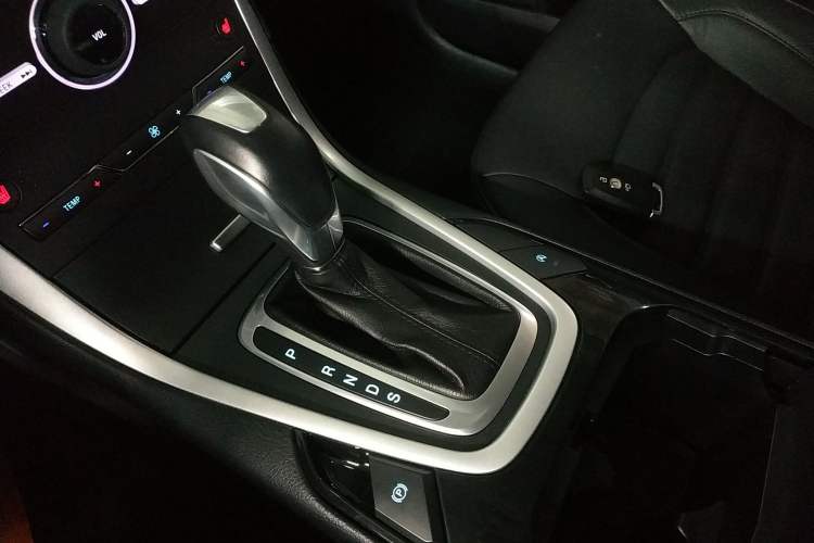 Used Ford Edge 2018 EcoBoost 245 Two-Wheel-Drive Platinum Edition 5 Seats
