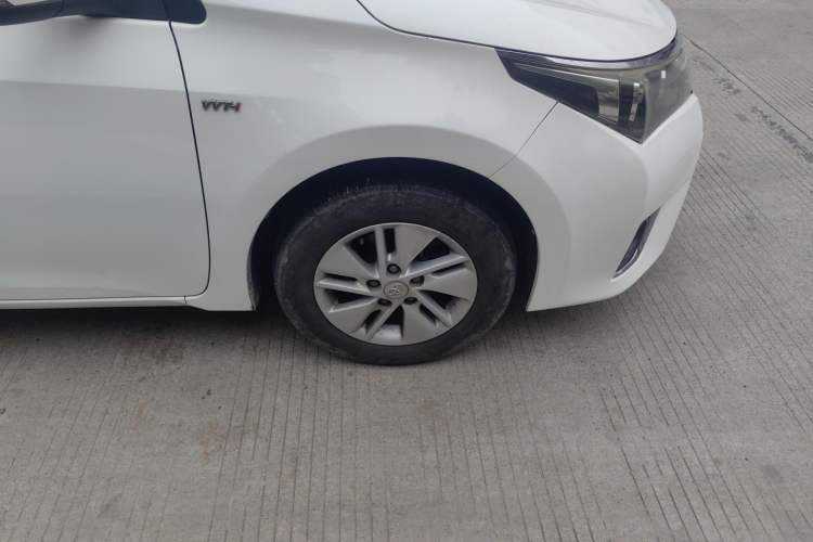 Used Toyota Corolla 2014 1.6L CVT GL Right Front Wheel Hub