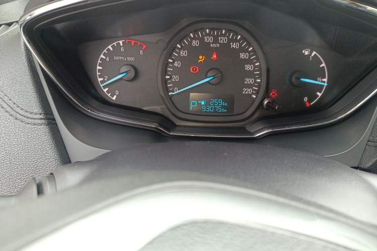 Used Ford Escort 2015 1.5L Automatic Fashion Model Odometer Close Up