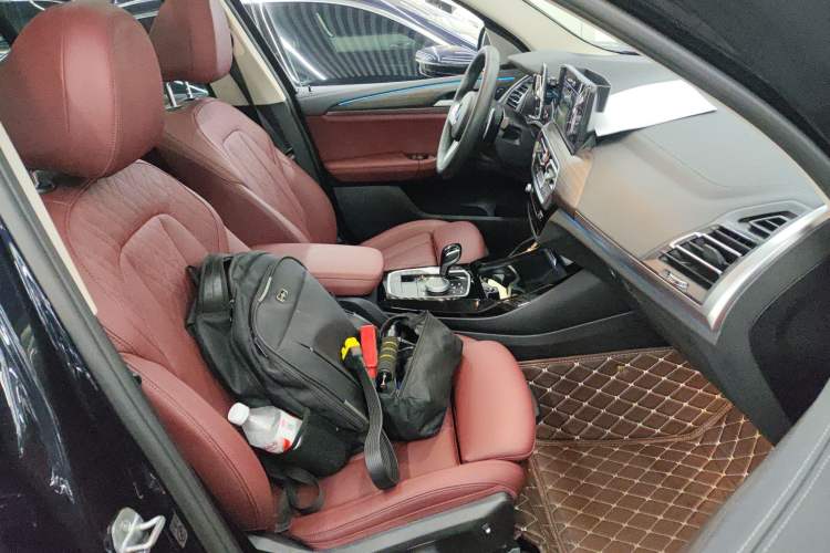 Used BMW X3 2022 Second Facelift xDrive30i Leading Edition M Night Sky Package Right Front Seat