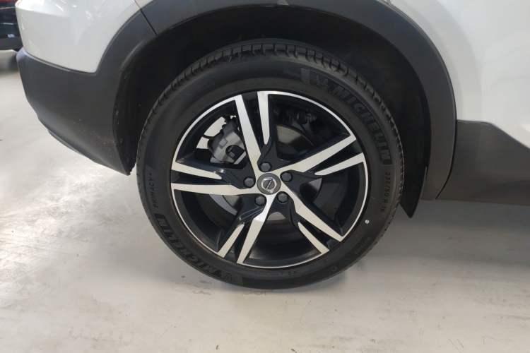 Used Volvo XC40 2021 T4 Four-Wheel Drive Smart & Sporty Edition Right Rear Wheel Hub