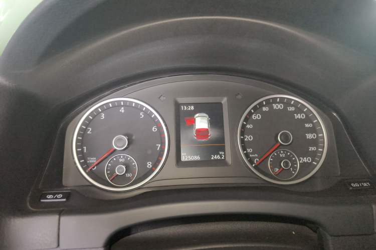 Used Volkswagen Tiguan 2015 1.8TSI Automatic Two-Wheel Drive Luxury Model Instrument Cluster