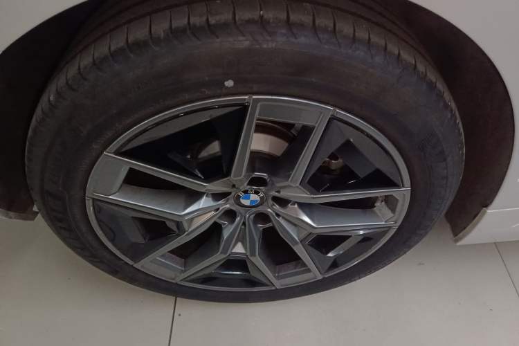 Used BMW 5 Series 2024 530Li Leading Luxury Package Right Rear Wheel Hub