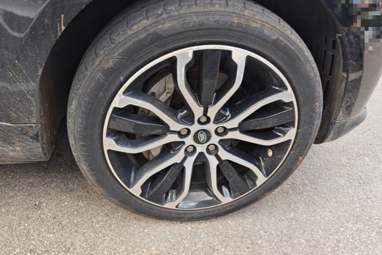 Used Land Rover Range Sport 2021 3.0 L6 YAO Black Edition Right Front Wheel Hub