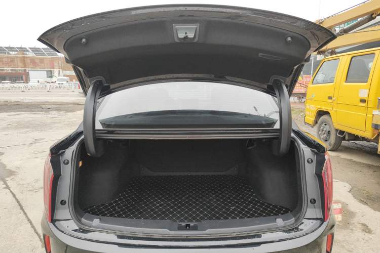 Used Hongqi E-QM5 2022 431 km Charge & Enjoy Edition
