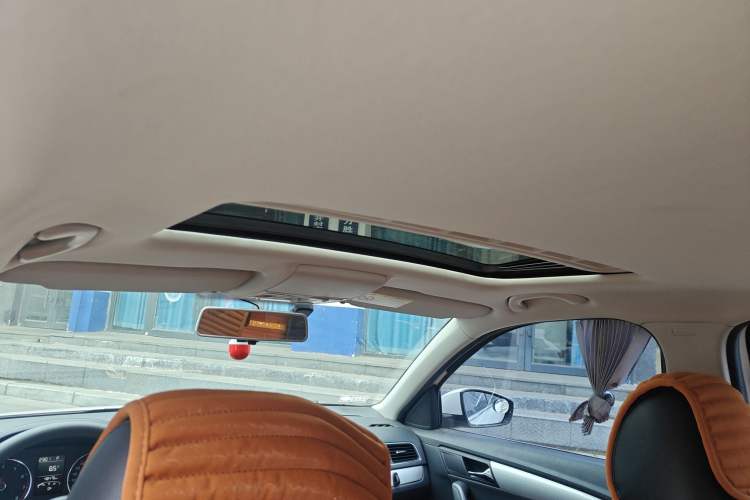 Used Volkswagen Gran Lavida 2014 1.6L Automatic Sport Edition
