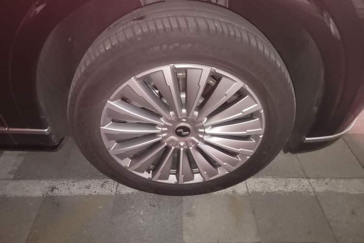 Used ONVO Luxeed L90 2025 Model—Max Six-Seater Version