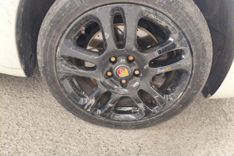 Used Fiat Viaggio 2012 1.4T Automatic Luxury Edition Right Front Wheel Hub