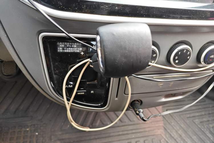 Used SAIC MAXUS Xintu V80 2018 2.5T AMT Aoyuntong Short Wheelbase Ultra-Low Roof 5-6 Seater
