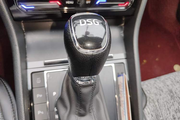 Used Skoda Superb 2019 Restyled TSI330 DSG Comfort Edition Gear Lever