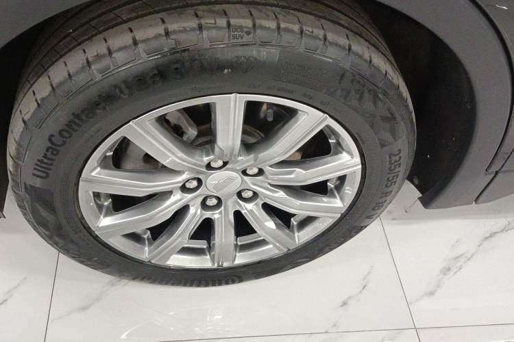 Used Cadillac XT4 2022 28T Two-Wheel-Drive Luxury Version Left Front Wheel Hub