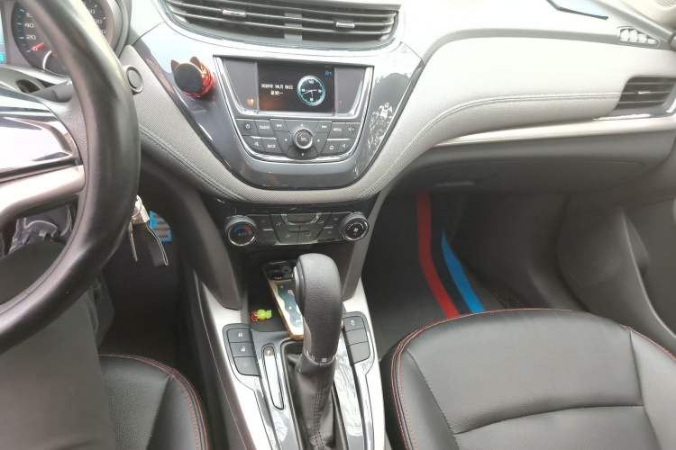 Used Chevrolet Malibu 2016 1.6T Automatic Comfort Edition Audio And AC Panel